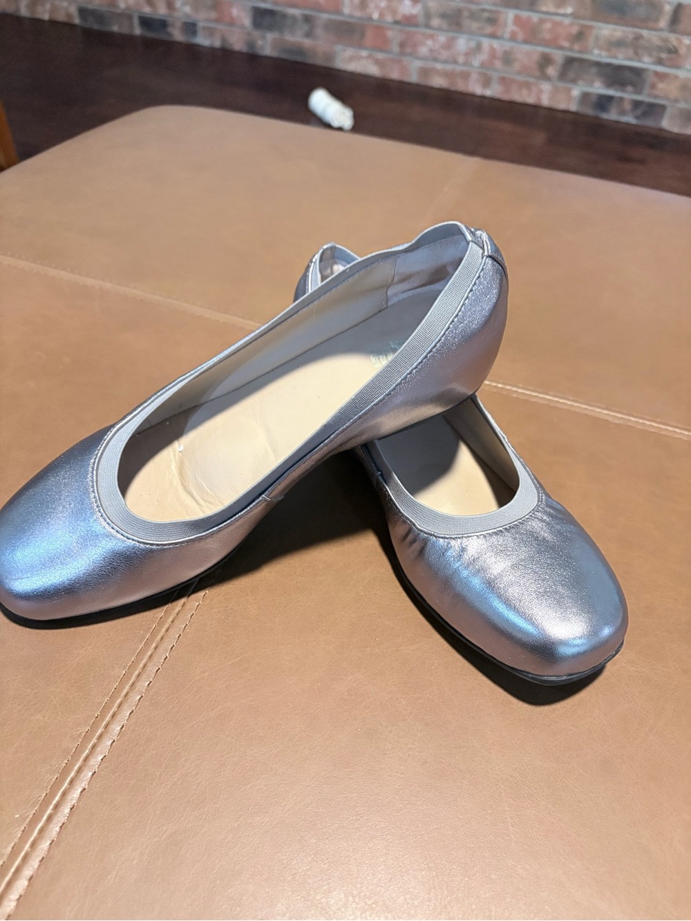 Abeo Cadence ballet flat with metatarsal cushioning. Size 7 Silver. - Picture 3 of 7